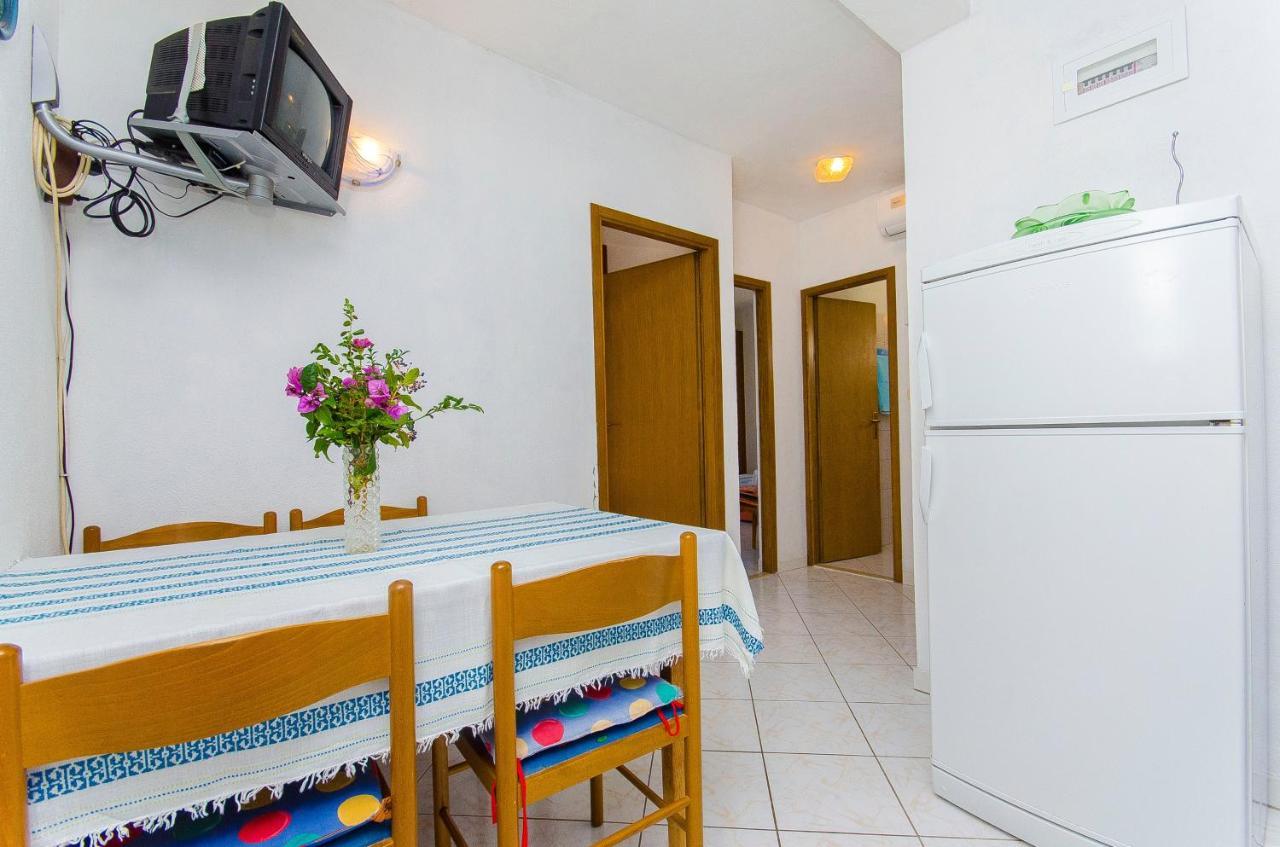 Apartments By The Sea Pisak, Omis - 2802 Exterior foto